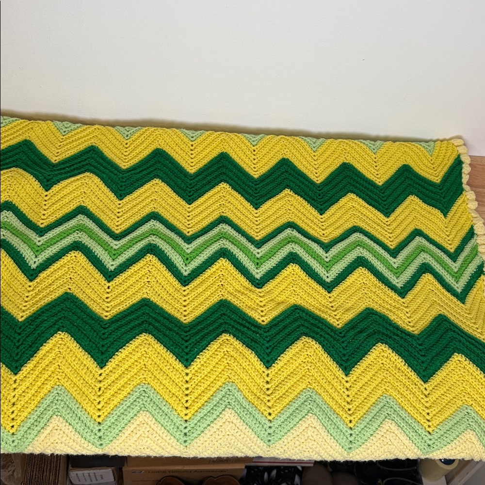 Chevron Patterned Throw Blanket in Green and Yellow - Picture 7 of 14